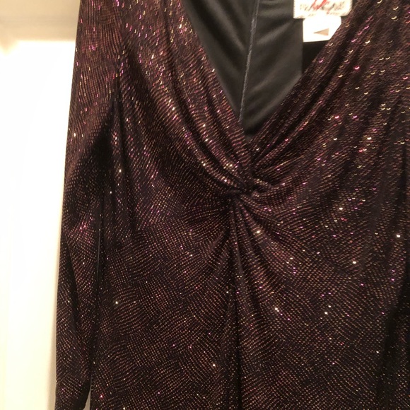 Ruby acetate/spandex maxi.3/4sleeves. Back zip. - Picture 3 of 3